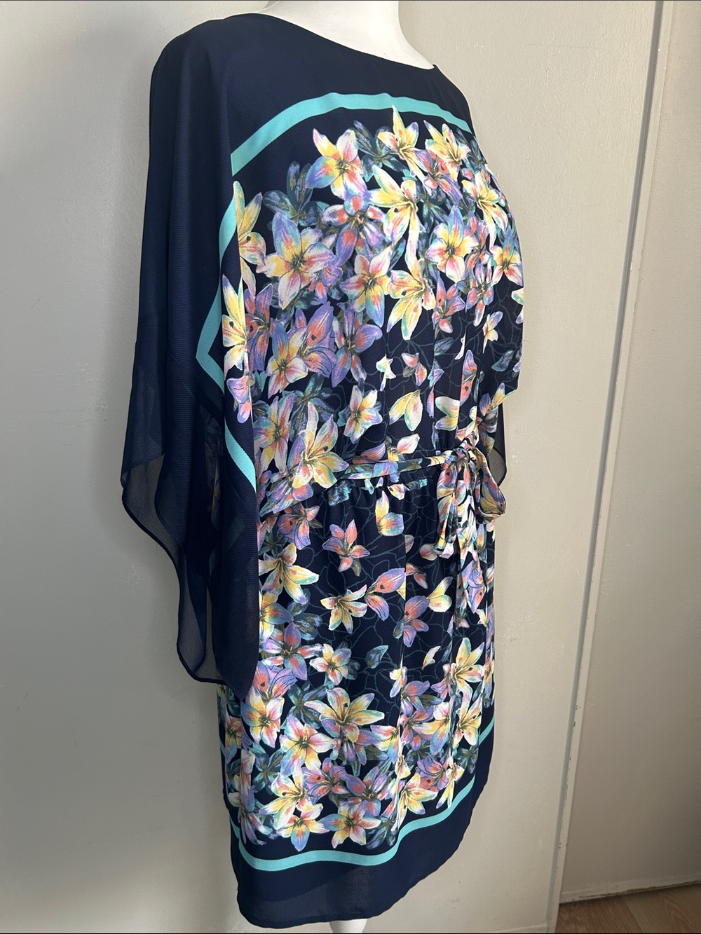 BCBGMaxAzria Lois Kimono Sleeve Floral Print Chiffon Mini Dress - Picture 4 of 10